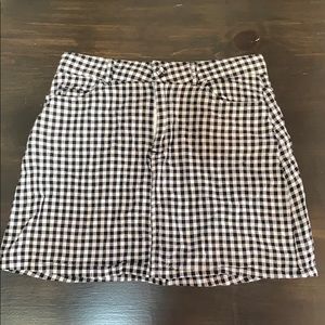 Super cute gingham skirt!!